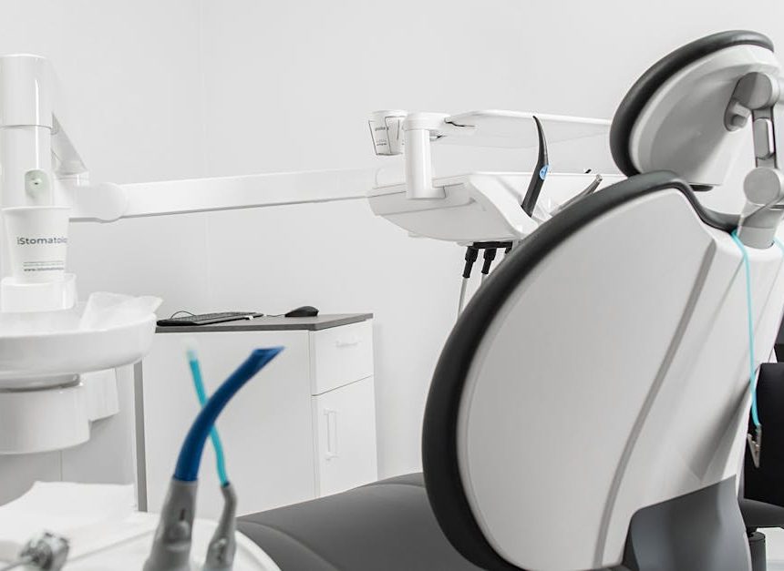 Where can I see an implant dentist near Côte-des-Neiges without being referred to multiple offices first?